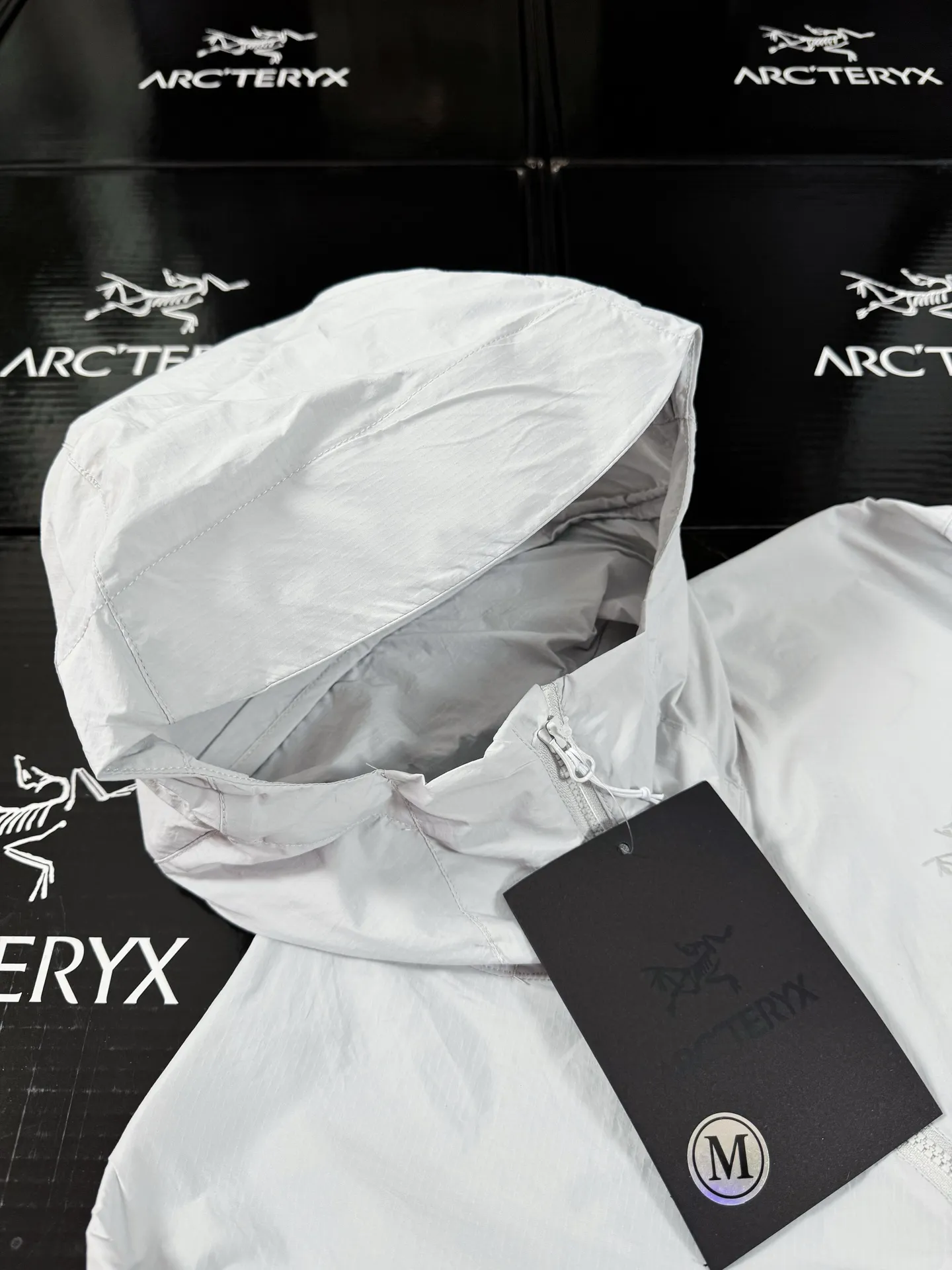 ❤️ ❤️ ARCTERYX SQUAMISH Same Style HOODY Breathable 25 Series Breathable ！ Same Style ！ New Arrival， ！Premium Quality ！ ， ， ， 99% Breathable 、 ， ！ 、 。 Windwall 、 、 、 、 … 、 、 、 … 、 ， 、 … 、 ！ 、 … ！ ： Black Size S 66 112 46.4 60 90-110 M 68 116 47.6 61.5 110-130 L 70 120 48.8 63 130-145 XL 72 124 50 64.5 145-160 XXL 74 128 52.4 67.5 170-190 、 XXXL 78 132 55 70 190